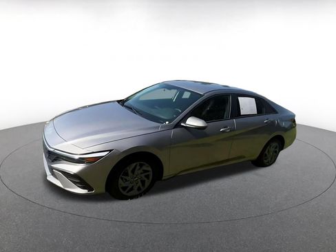 Used 2026 Hyundai Elantra Hybrid FWD image 7