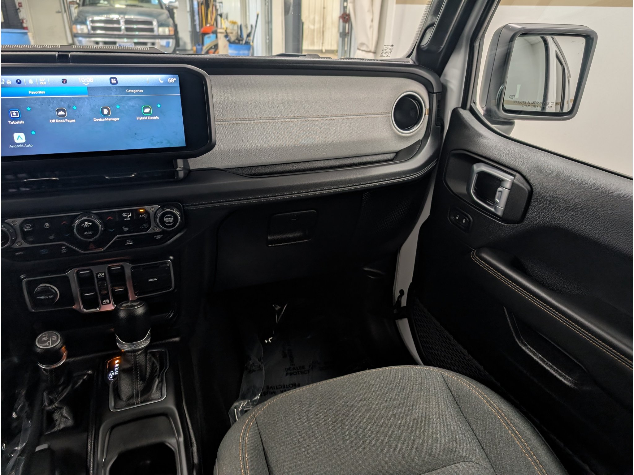 Used 2024 Jeep Wrangler Unlimited Sahara AWD/4WD image 13