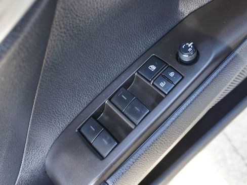 Used 2023 Toyota Camry SE image 11