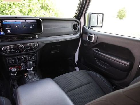 Used 2024 Jeep Wrangler Unlimited Rubicon 4xe AWD/4WD image 26