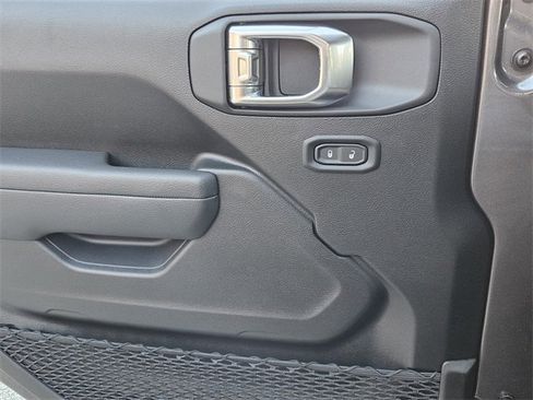 Used 2025 Jeep Wrangler Sport image 23