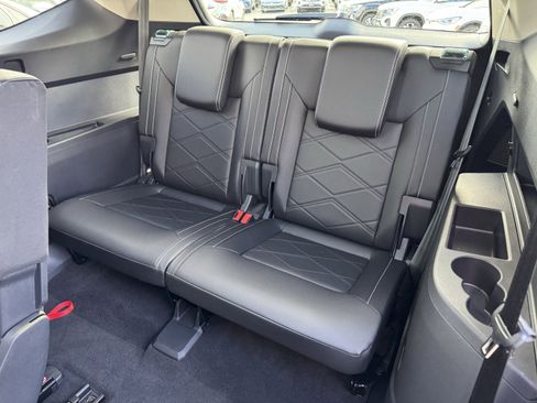 Used 2025 Volkswagen Atlas SE image 37