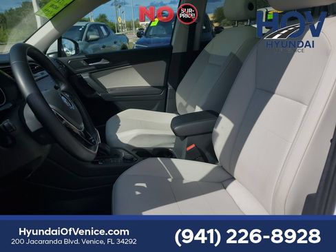 Used 2018 Volkswagen Tiguan SE AWD/4WD image 23