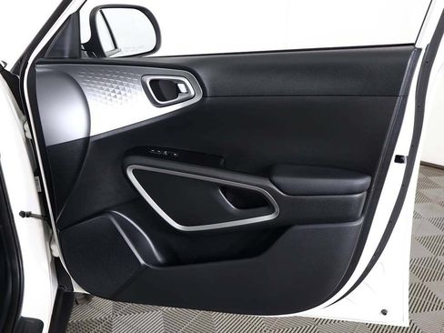 Used 2023 Kia Soul LX FWD image 21