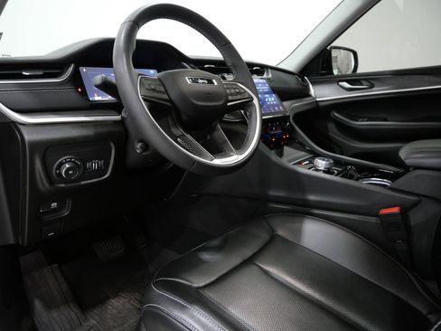 Used 2023 Jeep Grand Cherokee L Limited w/ Luxury Tech Group II AWD/4WD image 11