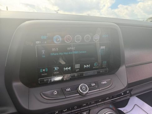 Used 2018 Chevrolet Camaro LT RWD image 19