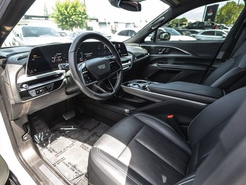 Used 2024 Cadillac Lyriq Luxury RWD image 16