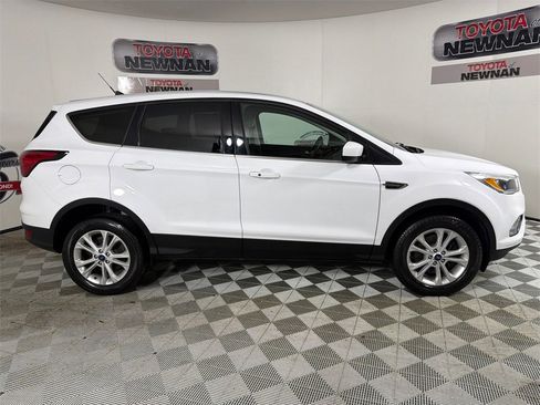 Used 2019 Ford Escape SE image 2