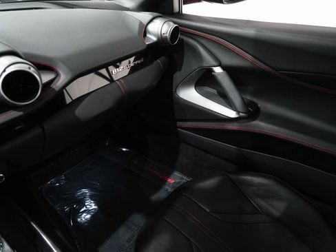 Used 2018 Ferrari 812 Superfast RWD image 13
