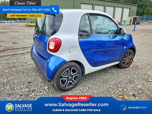 Used 2016 smart fortwo Coupe image 4