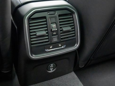 Certified 2025 Porsche Macan Turbo image 18