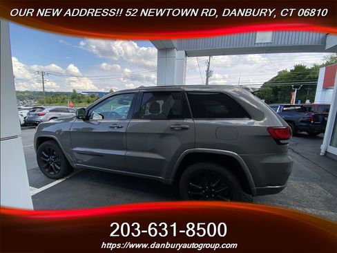 Used 2019 Jeep Grand Cherokee Altitude AWD/4WD image 6