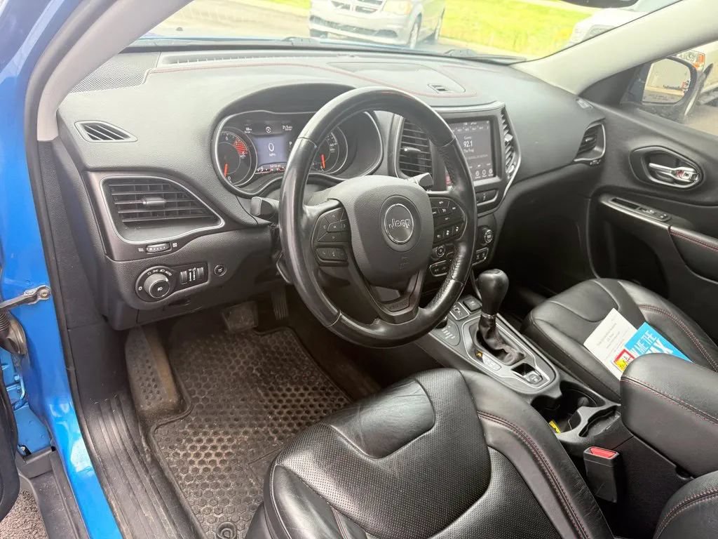 Used 2020 Jeep Cherokee Trailhawk AWD/4WD image 13