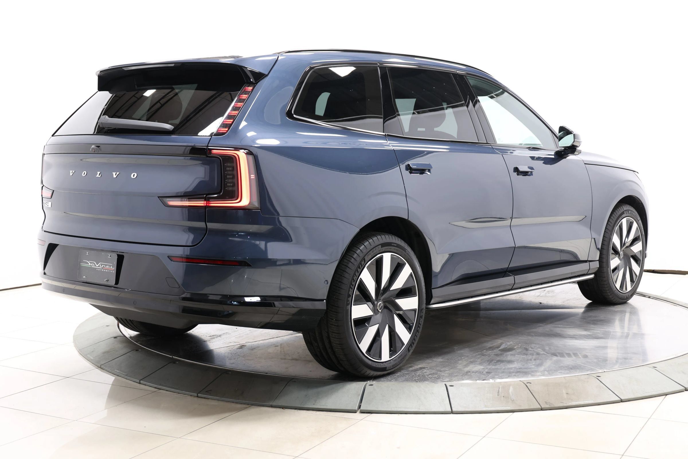 Used 2025 Volvo EX90 Ultra AWD/4WD image 4