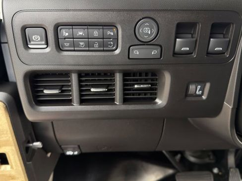 Used 2025 Chevrolet Brightdrop 600 w/ Power Door Package image 18