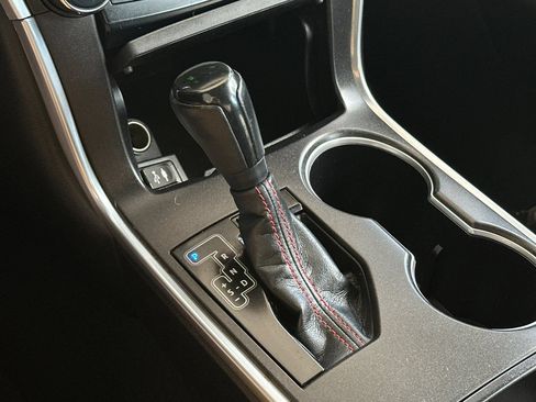 Used 2015 Toyota Camry SE w/ Moonroof Package FWD image 19