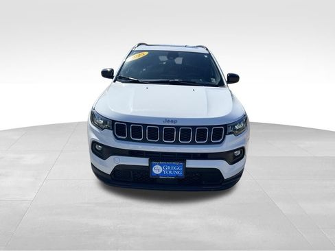 Used 2025 Jeep Compass Latitude w/ Sun & Sound Group AWD/4WD image 10