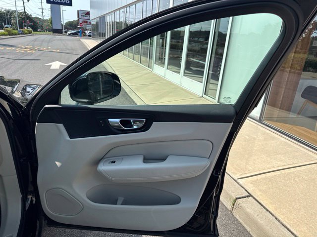 Certified 2023 Volvo XC60 B5 Core w/ Climate Package AWD/4WD image 14
