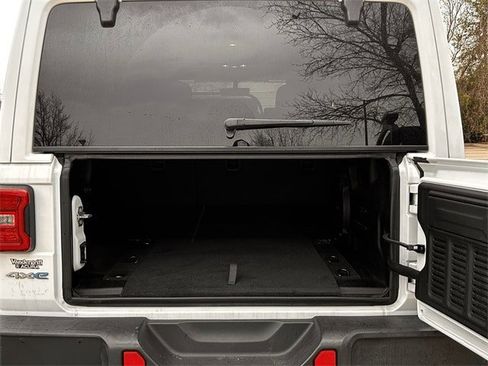 Used 2023 Jeep Wrangler Unlimited Sahara image 29