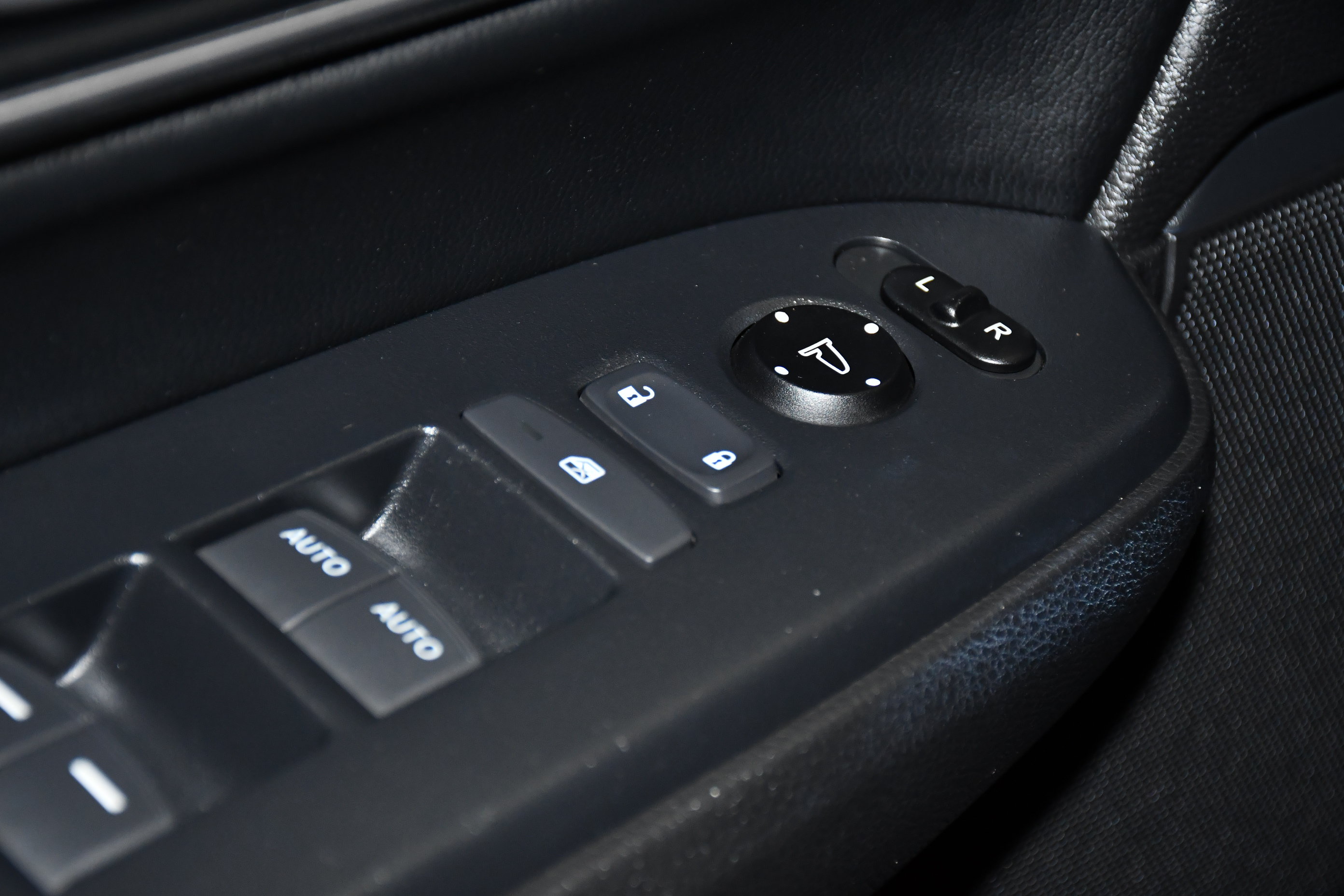 Used 2019 Honda CR-V Touring image 34