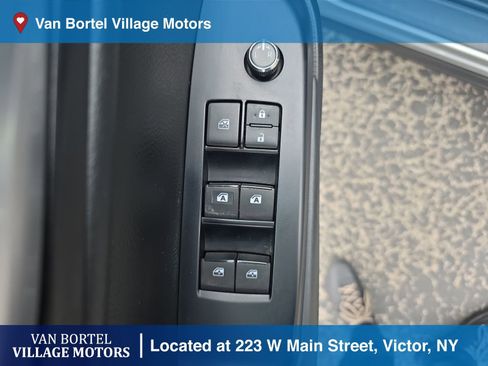 Used 2018 Toyota Highlander SE image 11