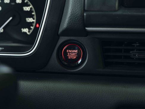 Certified 2025 Honda Pilot Touring image 26