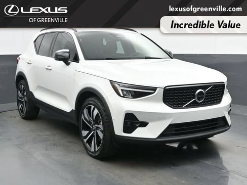Used 2023 Volvo XC40 B5 Ultimate w/ Protection Package Premier AWD/4WD image 2
