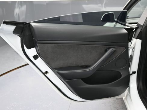 Used 2022 Tesla Model 3 Standard Range image 42