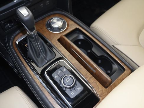 Used 2024 Nissan Armada SL w/ Captain's Chairs Package image 28