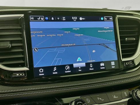 Used 2025 Chrysler Pacifica Limited image 21