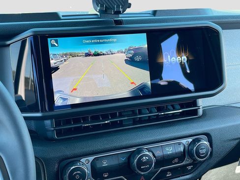 Certified 2024 Jeep Gladiator Sport image 13