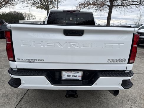 Used 2024 Chevrolet Silverado 2500 High Country w/ Technology Package image 6