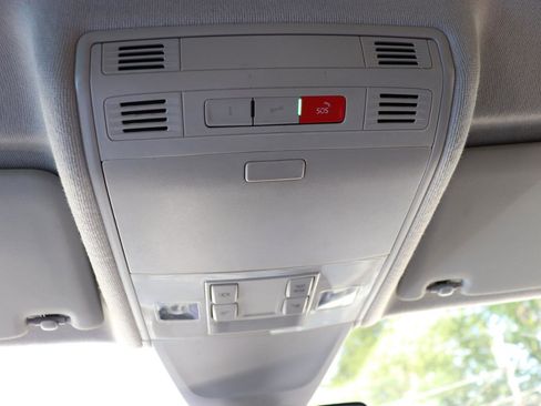 Used 2024 Volkswagen Tiguan SE FWD image 46