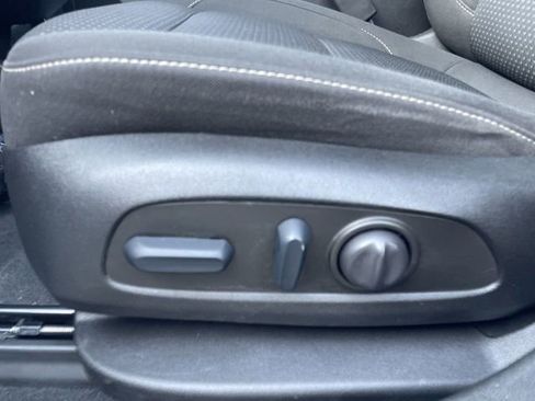 Used 2023 GMC Acadia SLE w/ Driver Convenience Package image 12