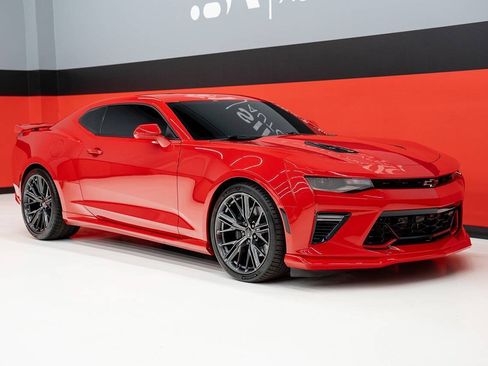 Used 2018 Chevrolet Camaro SS RWD image 59