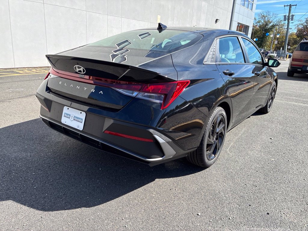 New 2026 Hyundai Elantra SEL Sport FWD image 7