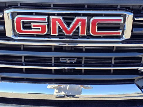 Used 2025 GMC Sierra 2500 SLT w/ SLT Convenience Package AWD/4WD image 3