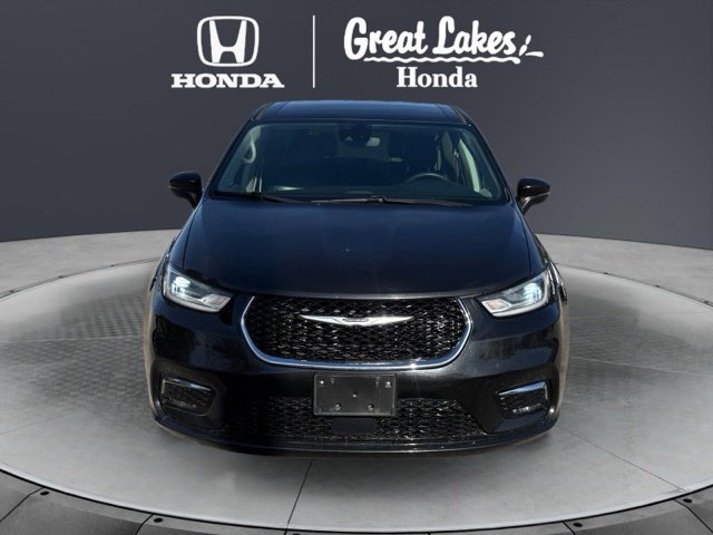 Used 2023 Chrysler Pacifica Touring-L FWD image 9