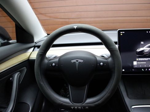 Used 2023 Tesla Model 3 Standard Range image 21