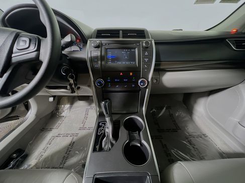 Used 2015 Toyota Camry LE image 25