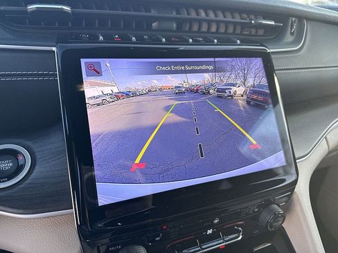 Used 2024 Jeep Grand Cherokee Limited w/ Black Appearance Package image 5