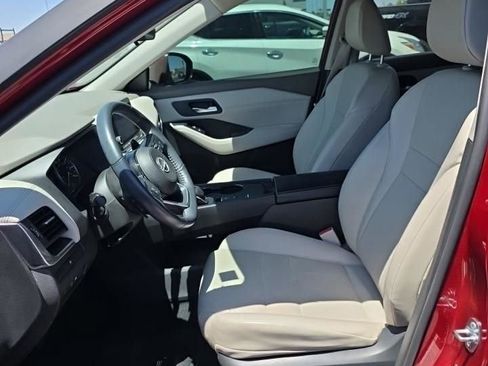 Used 2023 Nissan Rogue SV w/ SV Premium B Package FWD image 4