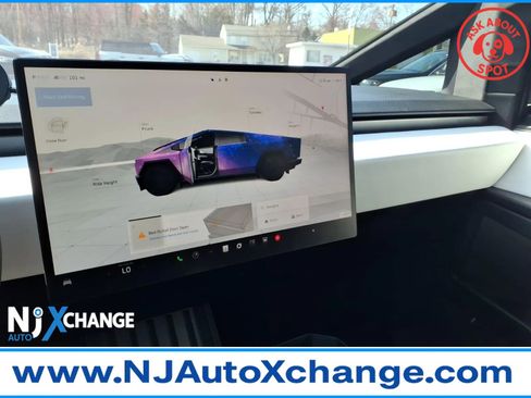 Used 2024 Tesla Cybertruck AWD Crew Cab image 33