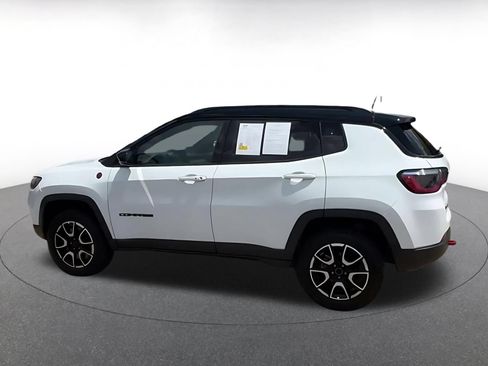 Used 2025 Jeep Compass Trailhawk AWD/4WD image 8