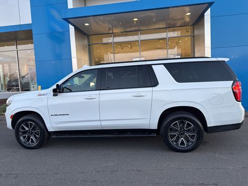 Used 2022 Chevrolet Suburban Z71 image 9