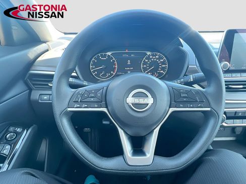 Used 2023 Nissan Altima 2.5 SV image 14