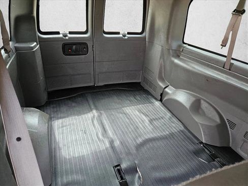 Used 2015 Chevrolet Express 2500 LS RWD image 18