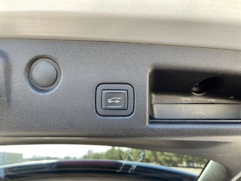 Used 2019 Chevrolet Equinox Premier image 20