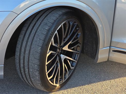 Used 2024 Audi SQ8 Premium Plus image 32