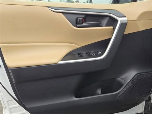 Used 2021 Toyota RAV4 LE image 17